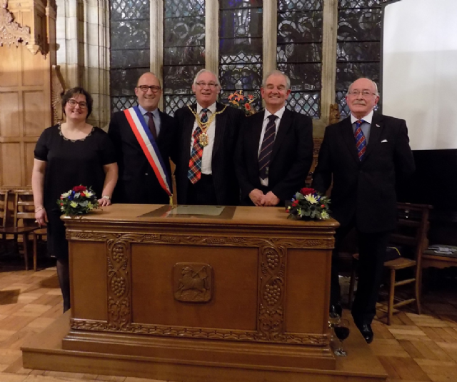 Anne-Sylvie Vassenaix-Paxton (Chair of Nouvelle Alliance Loches St Andrews), Marc Angenault (Maire de Loches), Jim Leishman (Provost of Fife), Howard Greenwell (Chair of Royal Burgh of St Andrews Community Council), and John Matthews (Chair of St Andrews Loches Alliance). Anne-Sylvie Vassenaix-Paxton (Chair of Nouvelle Alliance Loches St Andrews), Marc Angenault (Maire de Loches), Jim Leishman (Provost of Fife), Howard Greenwell (Chair of Royal Burgh of St Andrews Community Council), and John Matthews (Chair of St Andrews Loches Alliance).